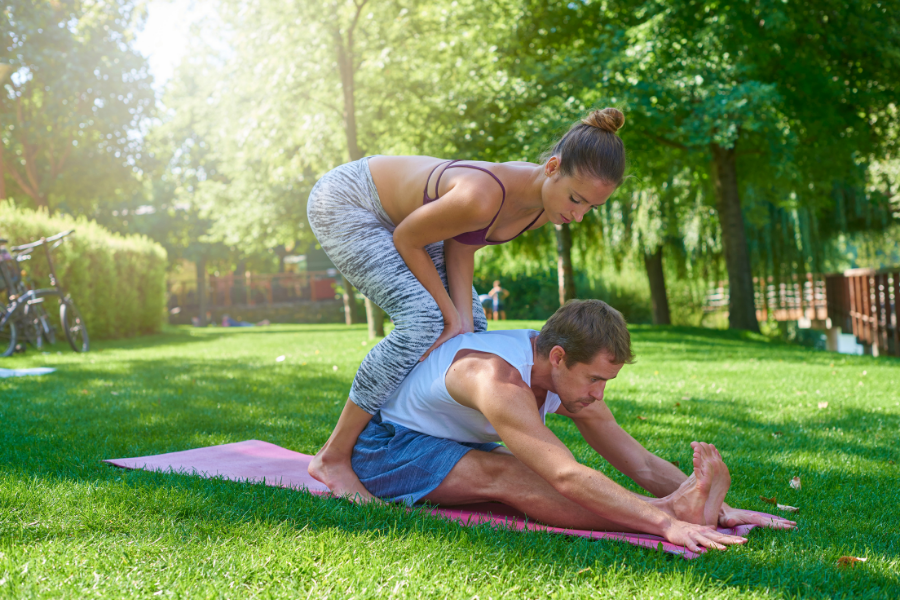 Couple Yoga 7 Yoga Poses For Stronger Bonds Motherhood Community